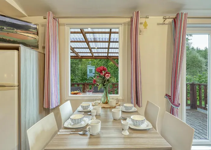 キャンプ場 Pet Friendly Stacaravan In 3*