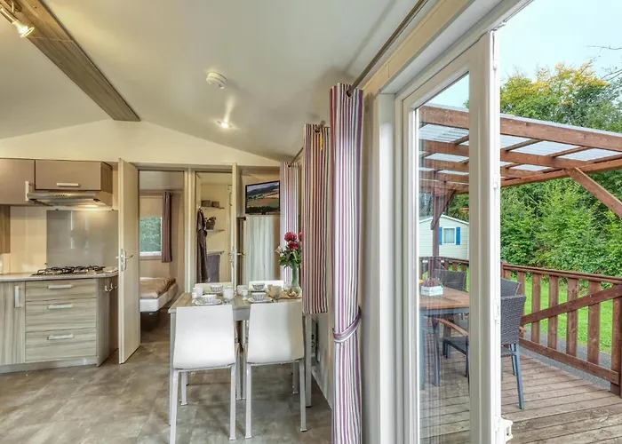 キャンプ場 Pet Friendly Stacaravan In 3*