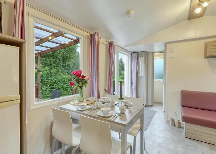 キャンプ場 Pet Friendly Stacaravan In 3*